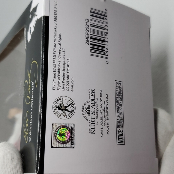 Elvis Presley On Tour 1972 White Caped and Jumpsuit with Red Scarve Keepsake… - Picture 13 of 13